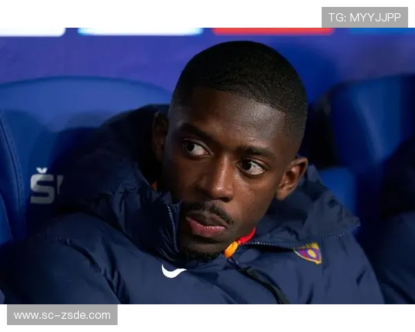 登贝莱居然在家穿得比出场还花哨，球场外这速度感觉是模特身份？